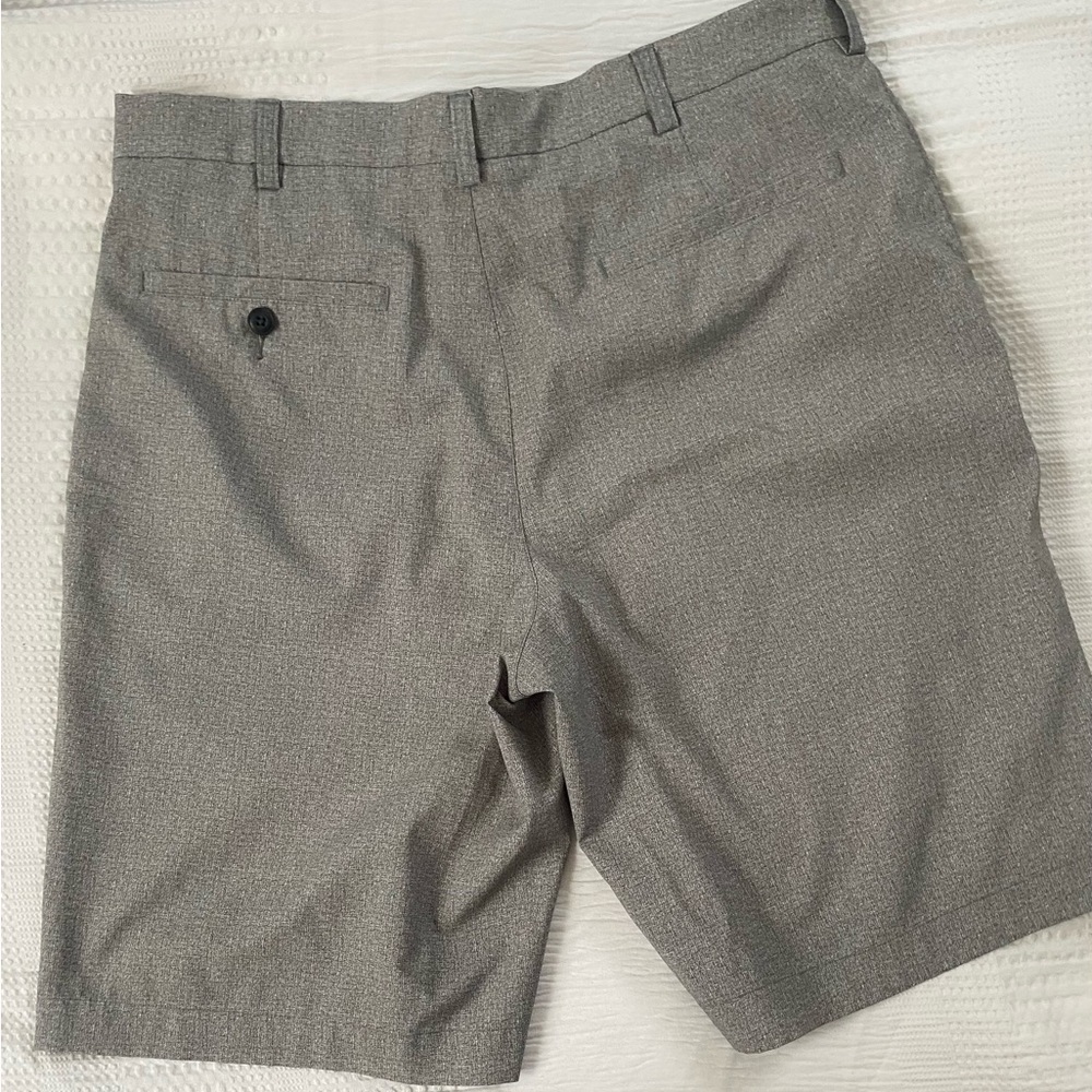 Men's Gray Shorts Size 32 PGA Tour